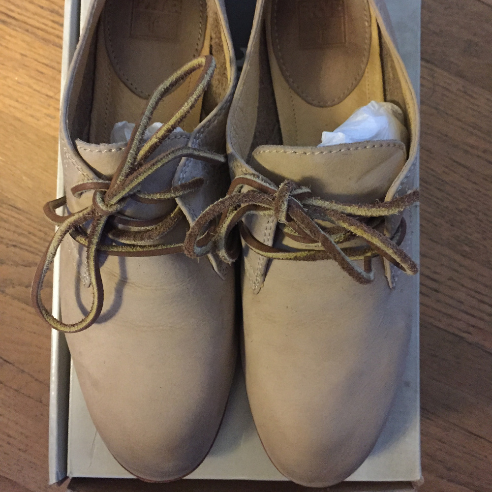 FRYE JILLIAN OXFORD SOFT NUBUCK TAUPE SIZE 9.5M